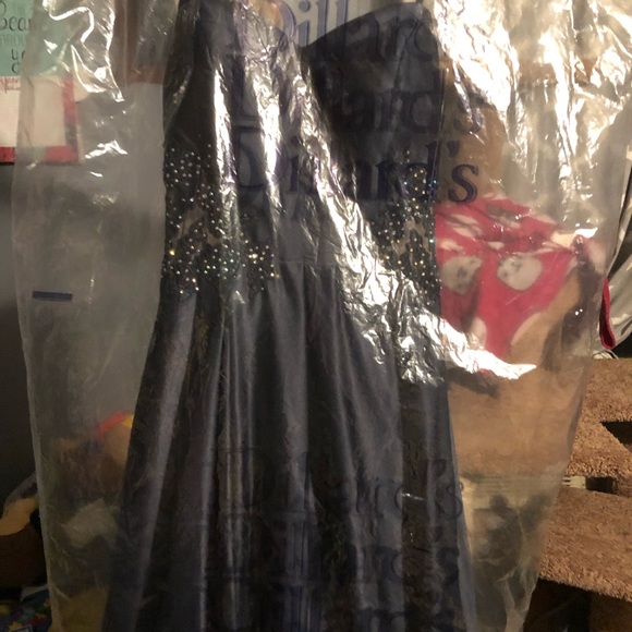 Dress - Picture 6 of 7